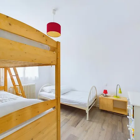 Grande Maison Familiale, à Sur Hébergement de vacances